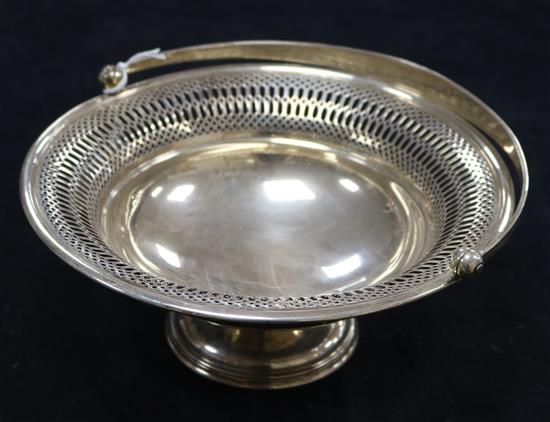 A George V pierced silver fruit basket by Barker Brothers, Chester, 1915, 11 oz.